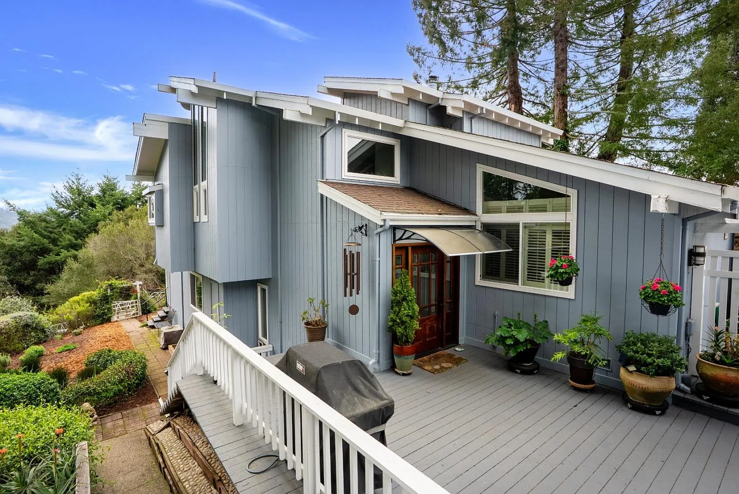 645 Skyward Dr photo 1