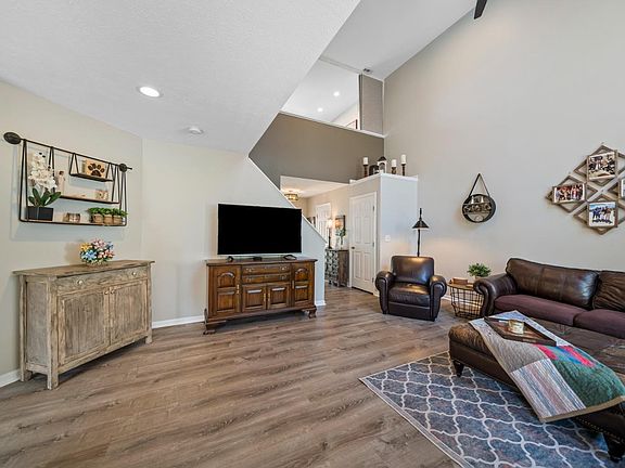 4th image of 3656 Oakmount Ct