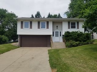 202 Newcastle Rd, Marshalltown, IA 50158