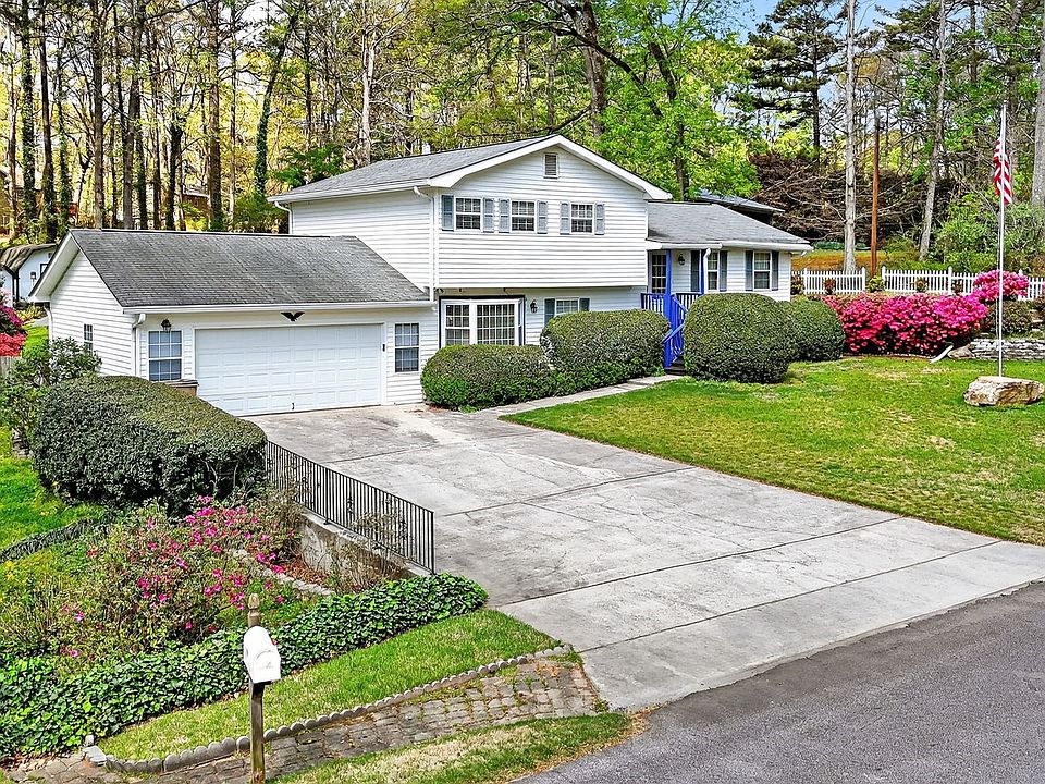 1st image of 385 Charlotte Blvd