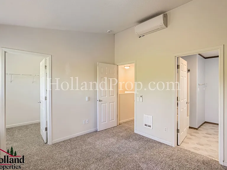 222 NE 76th Ave — Photo 18