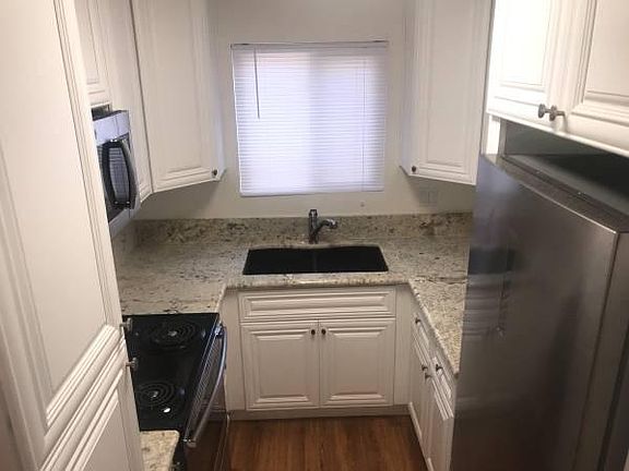 3rd image of 1319 Hornblend St
