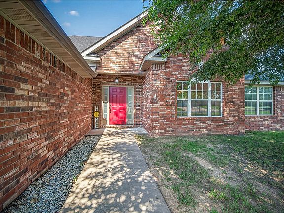 4th image of 805 Todd Cir