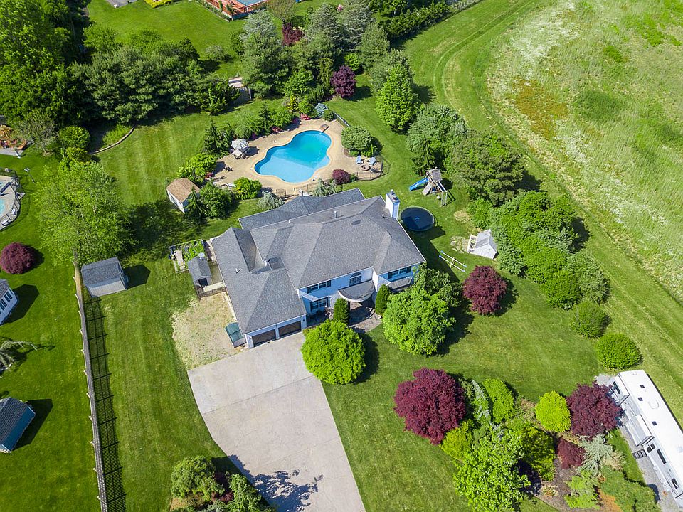 1st image of 112 Vista Ln