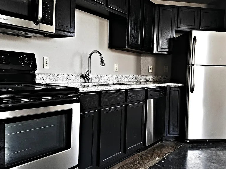 Nueces Lofts — Photo 14