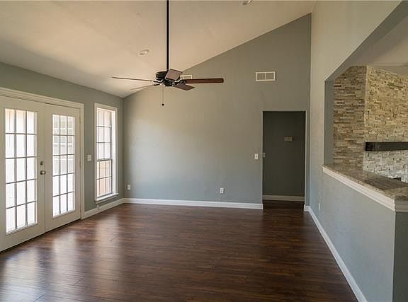 4th image of 1609 Scottsdale Dr