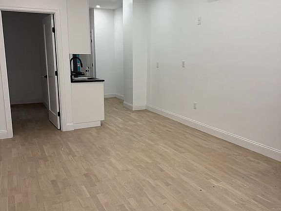 4th image of 90 Aberdeen St #1