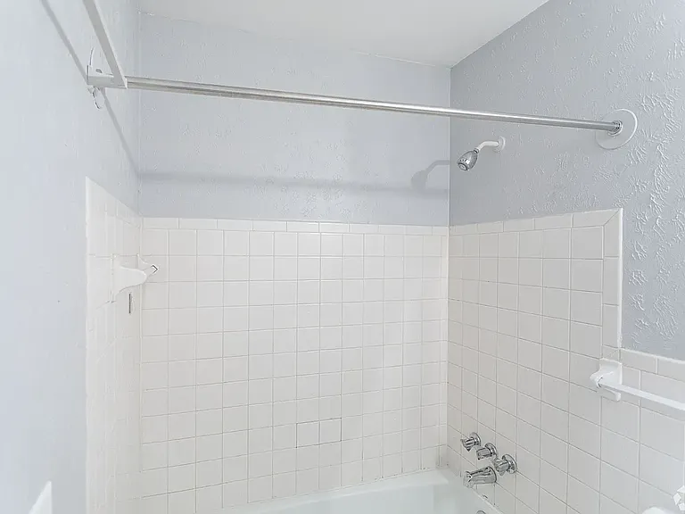 Highland Ridge Apartments — Photo 16