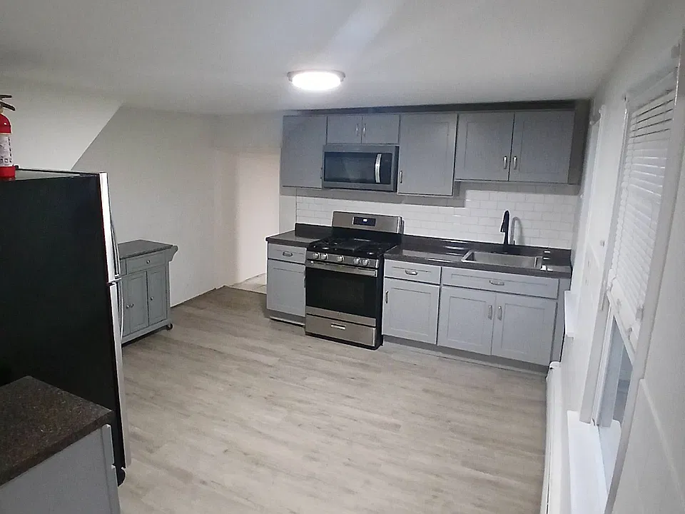 180 Chestnut St #2