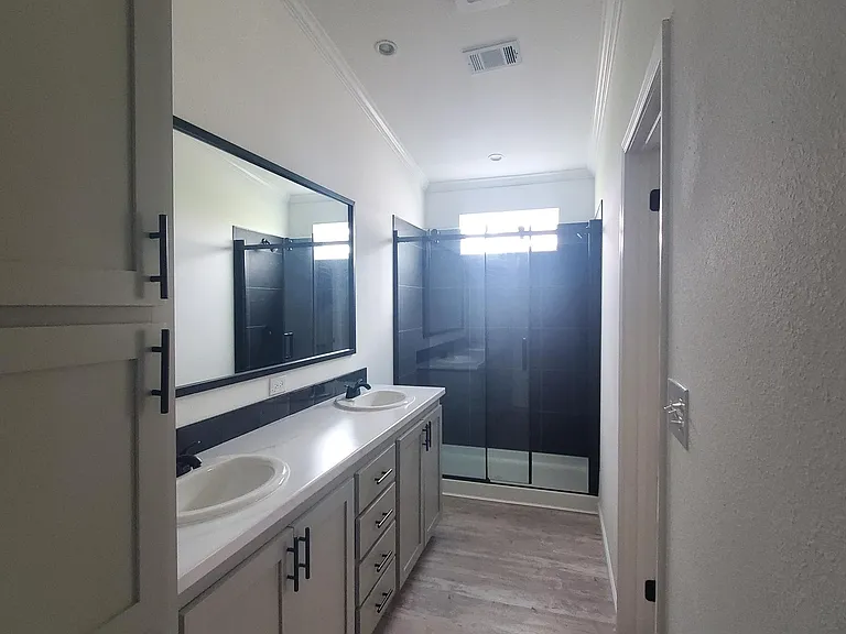 763 Chalet Ave — Photo 11