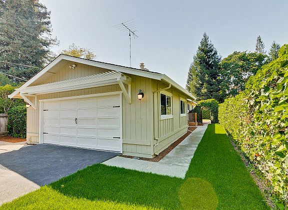2nd image of 607 17th Ave