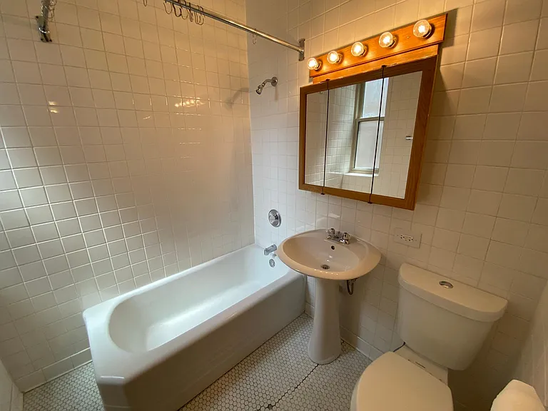1535 West Addison — Photo 43