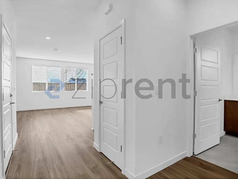 121 Dogwood Ct — Photo 5
