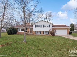 100 S East St, Capron, IL 61012