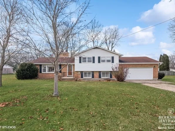 100 S East St, Capron, IL 61012