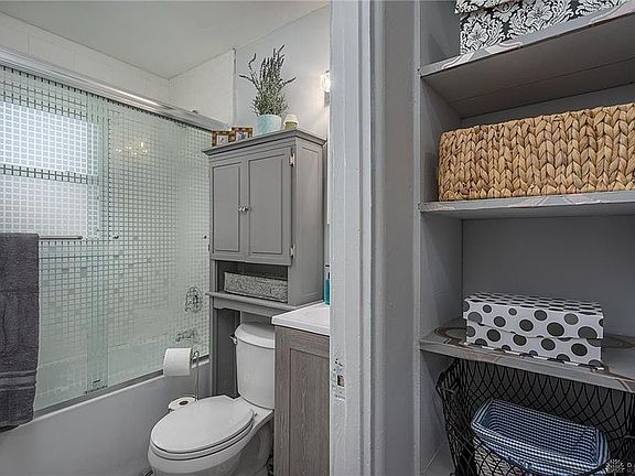 5th image of 4541 Woodcliffe Ave