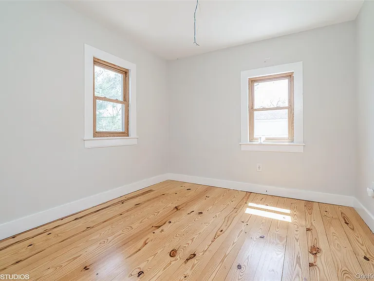1392 Kings Hwy — Photo 33