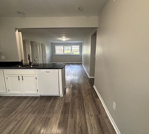 5th image of 352 College Ave #11435153