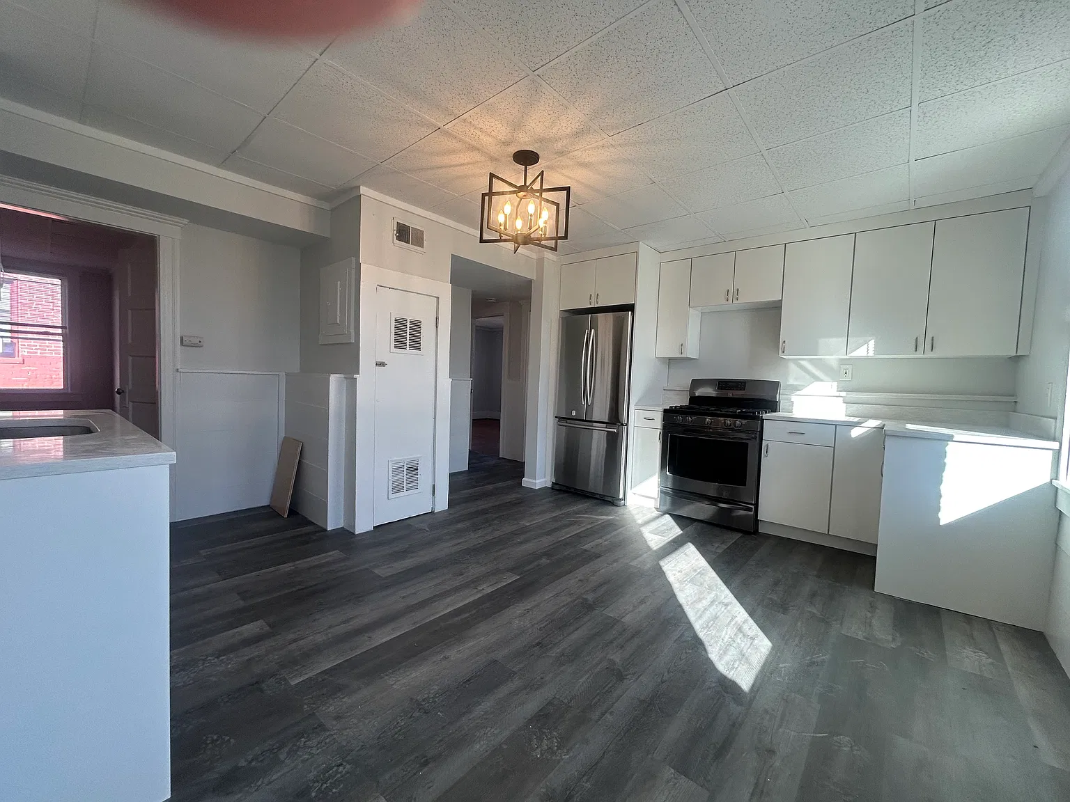 3 bed, 1050 sqft, $2,800 — Photo 3