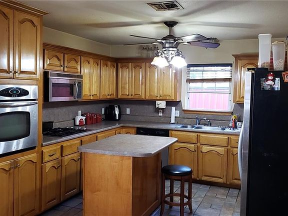 3rd image of 302 Kimberling Dr