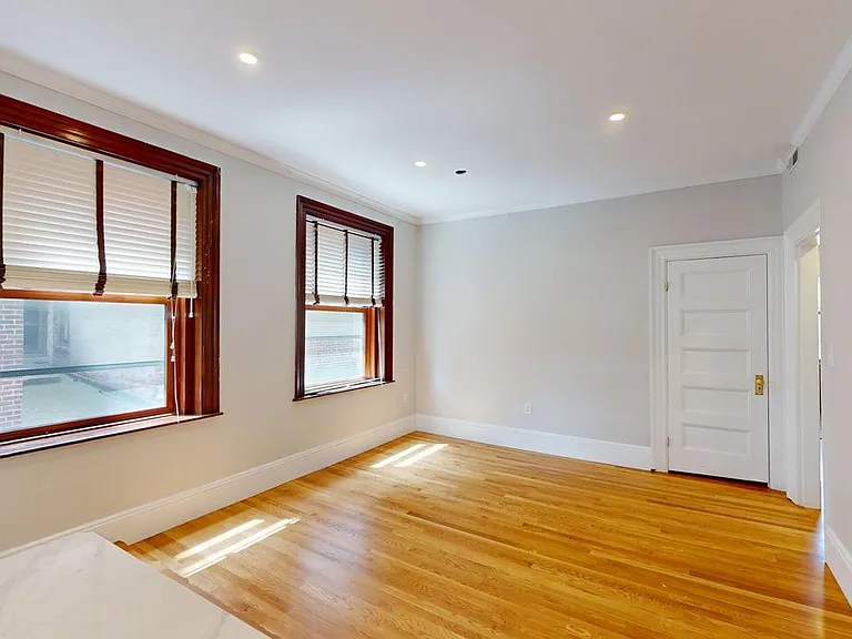 8 Davenport St #3 — Photo 5