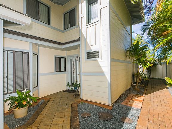 3rd image of 95-305 Ualalehu St APT 1