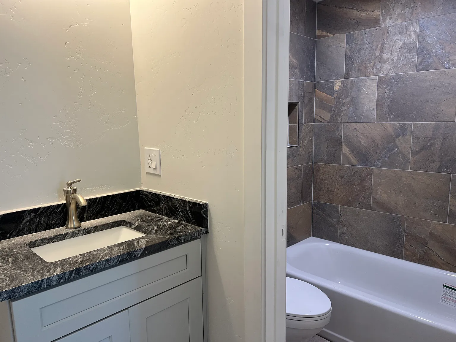 3 bed, 900 sqft, $1,950 — Photo 4