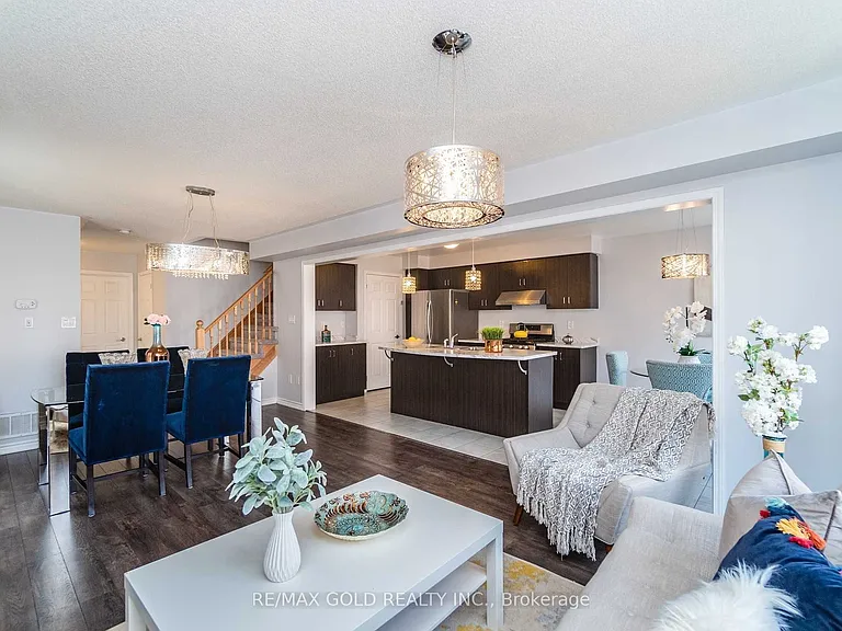 102 Leadenhall Rd — Photo 7