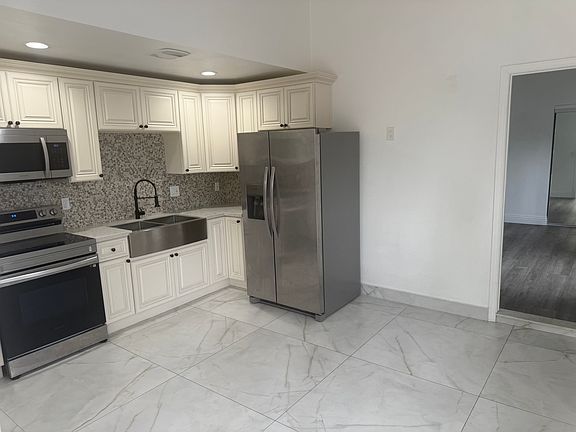 2nd image of 4044 N Cordoba Ave