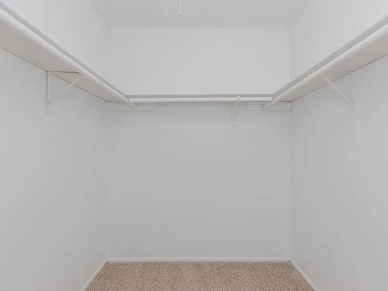 Waterford Grove Apartments — Photo 33