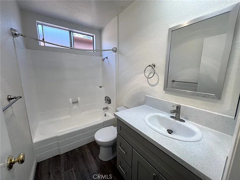 14817 Sylvan St #6 — Photo 9