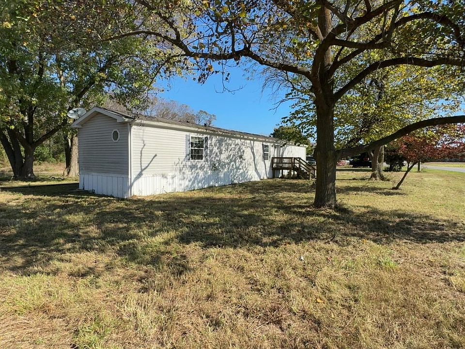 2nd image of 13047 Selby Rd