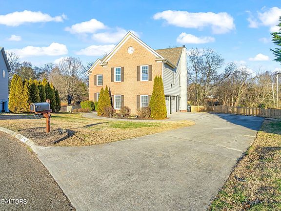 3rd image of 706 Concord Farms Ln