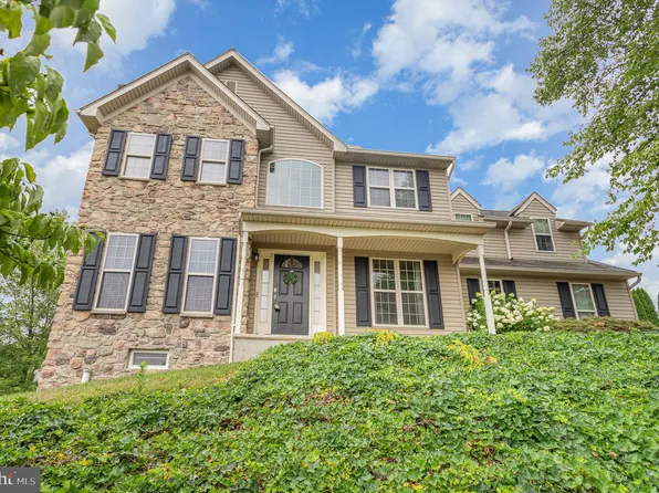 2 Ferndale Rd, Seven Valleys, PA 17360