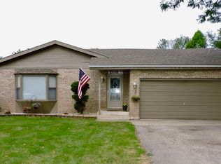 229 S 6th St, Saint Anne, IL 60964