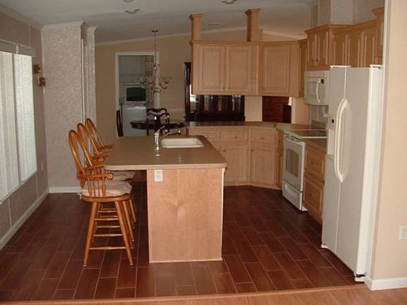 3rd image of 1737 Balsam Ave