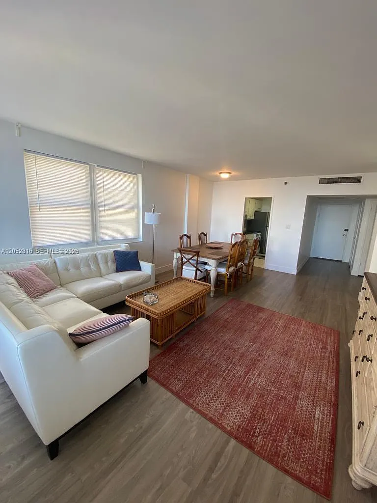 The Decoplage Condo — Photo 3