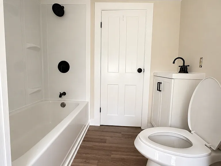 7246 Tonawanda Creek Rd — Photo 12