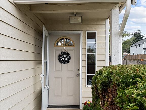 3rd image of 2501 56th Avenue NE
