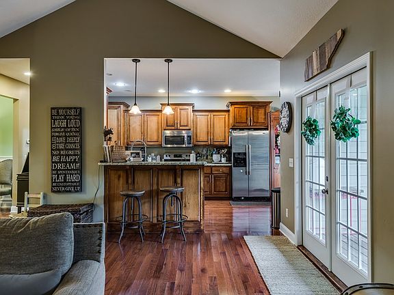 5th image of 974 River Bend Dr