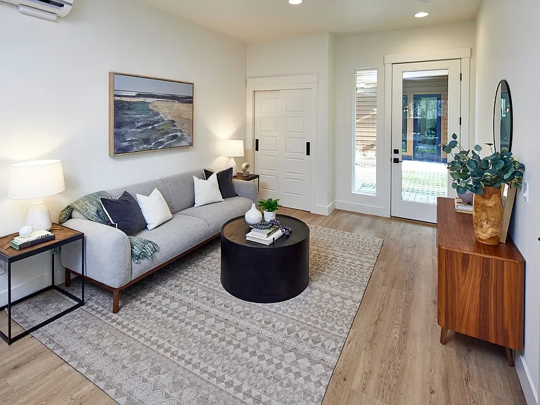 303 - 140 Sacramento Townhomes — Photo 3