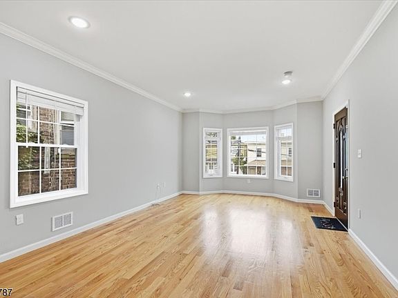 2nd image of 117 Cross St