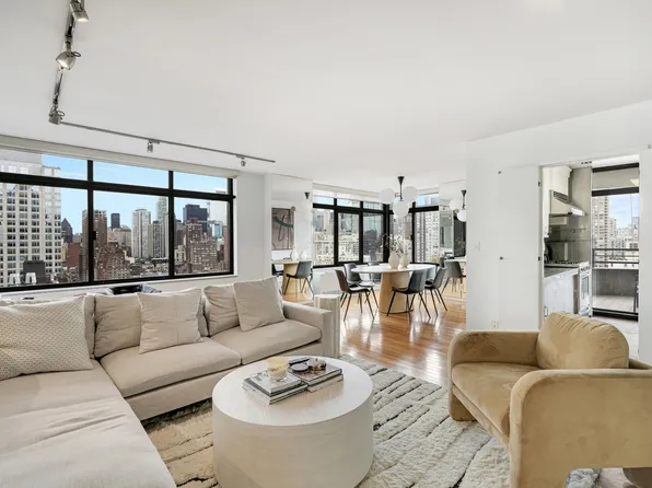 400 East 70th Street image 1 of 14