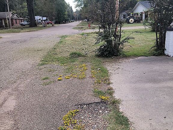 5th image of 605 & 607 E Avenue D