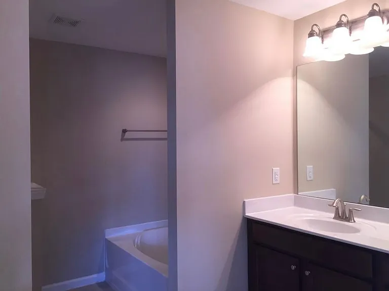 631 Greencrest Ln — Photo 14