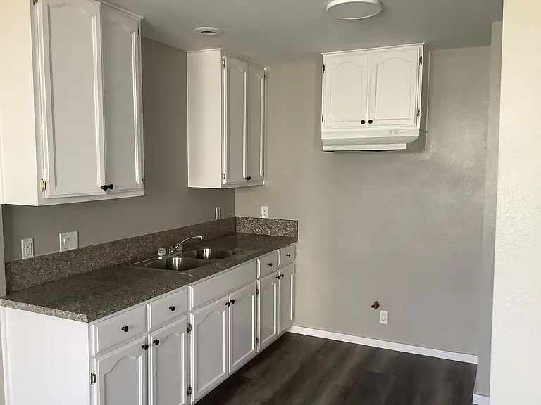 4576 Florence Ave — Photo 11