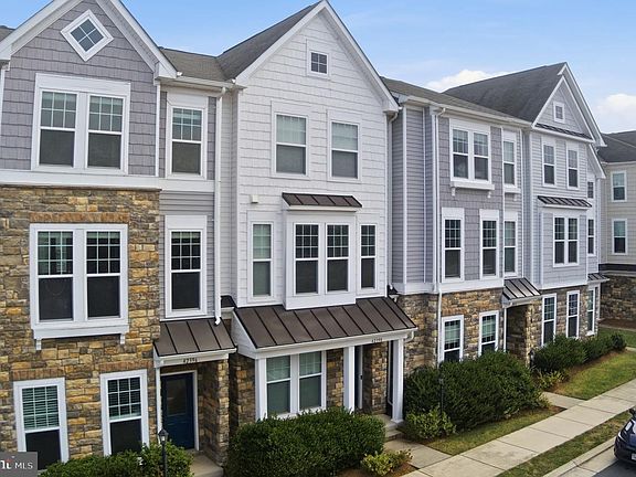 3rd image of 42396 Benfold Sq