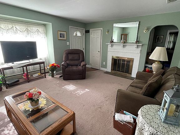 1st Floor LR w/ fireplace