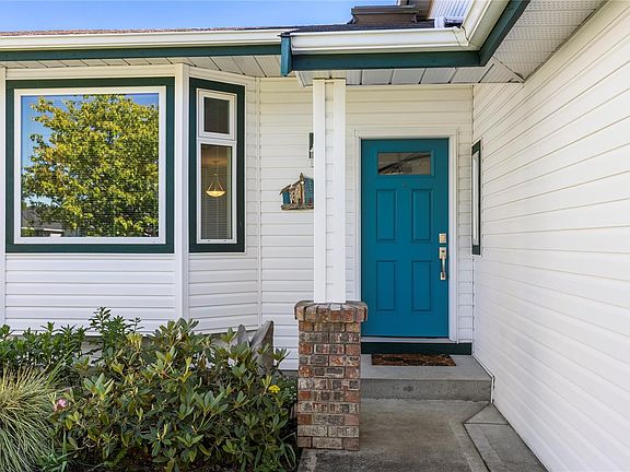 3rd image of 5979 Devon Pl