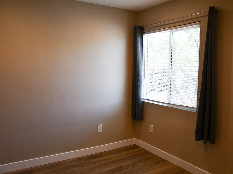 874 N Orange St — Photo 30